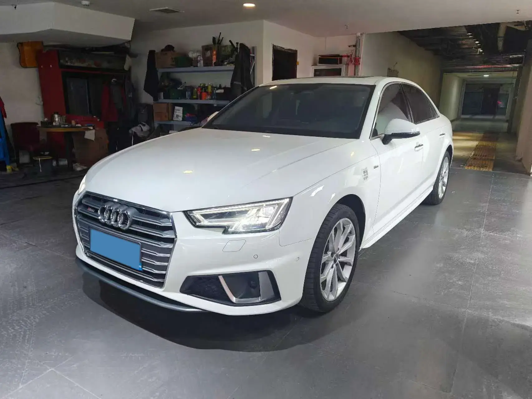 2019 AUDI A4L view 1