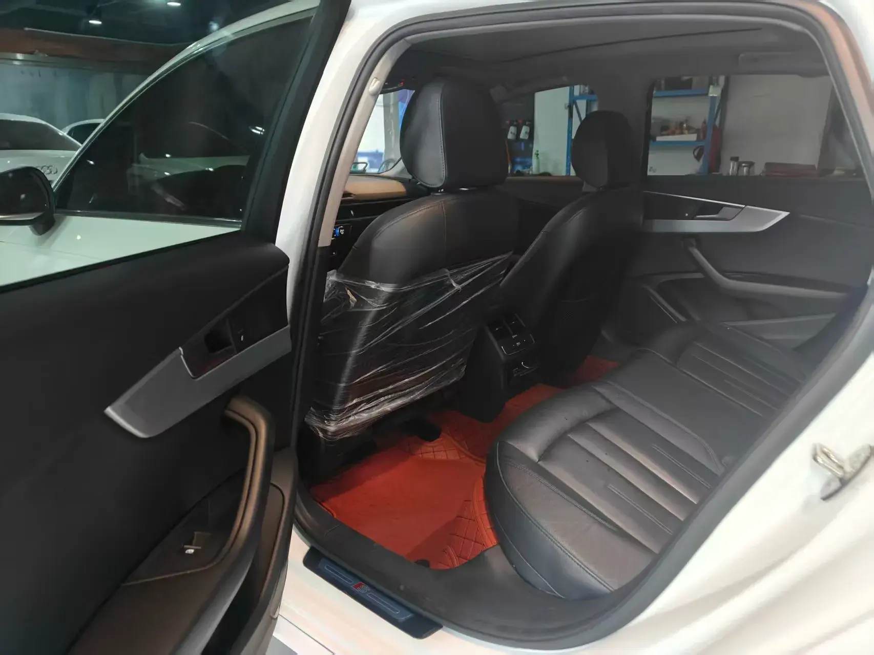 2019 AUDI A4L thumbnail 3