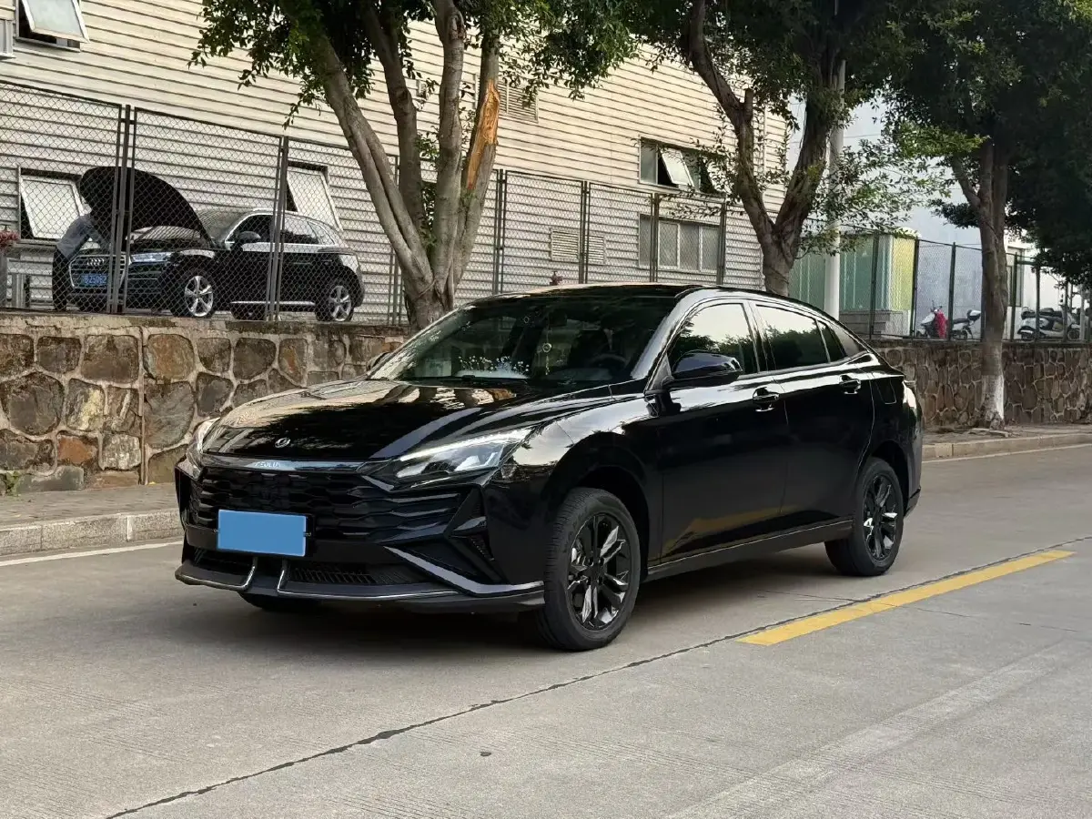 2025 DongFeng Aeolus YiXuan 1.5L 125HP L4 6DCT