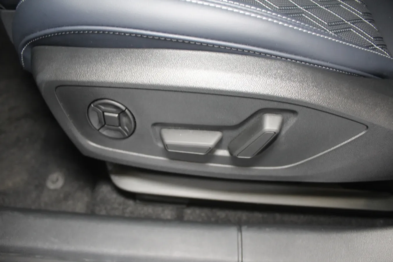 2025 Audi A3 1.5T 160HP L4 7DCT,autocango,china used car exporter,china ev exporter,chinese used car exporter,chinese used ev exporter