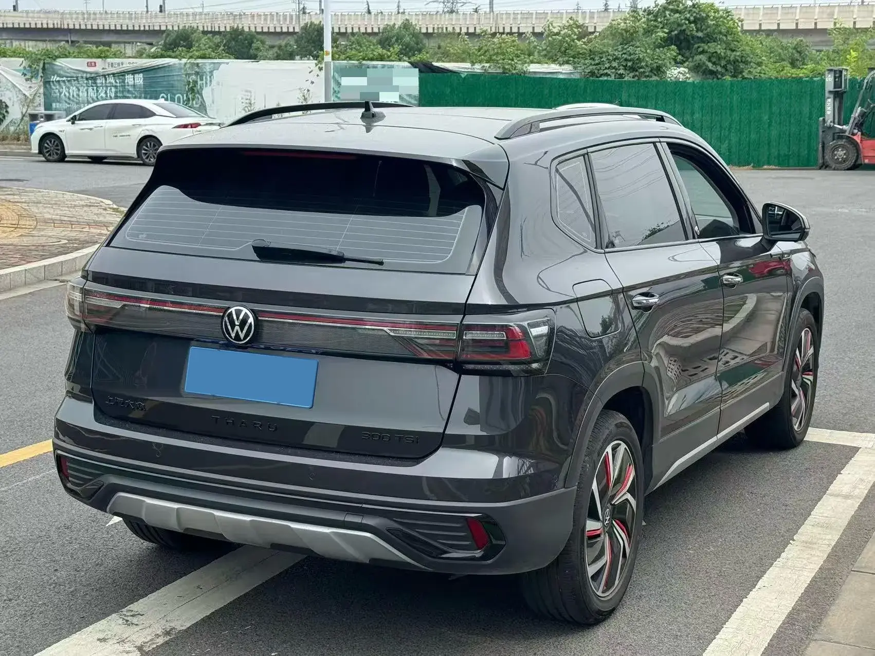 2024 VOLKSWAGEN THARU thumbnail 4