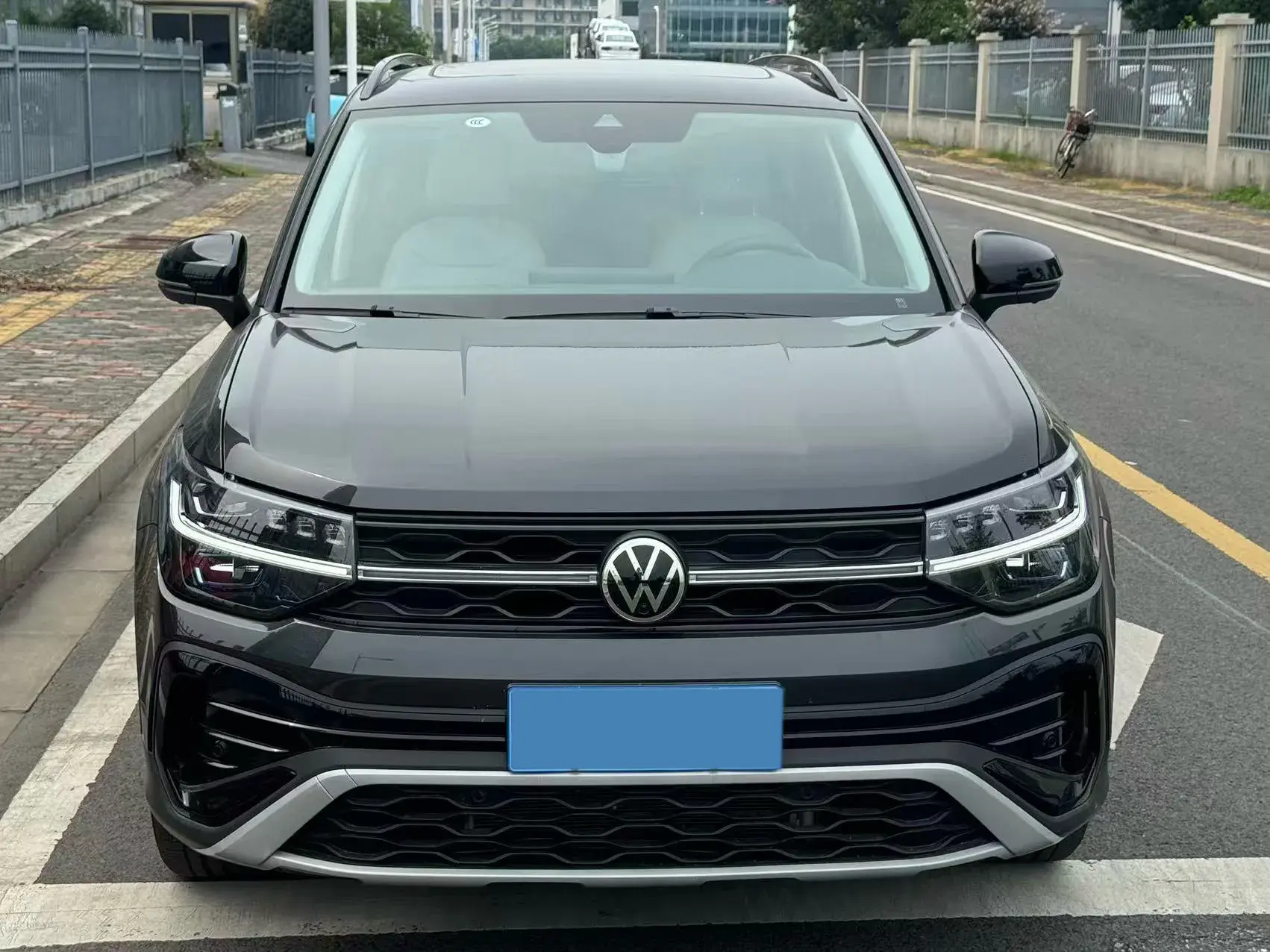 2024 VOLKSWAGEN THARU thumbnail 2