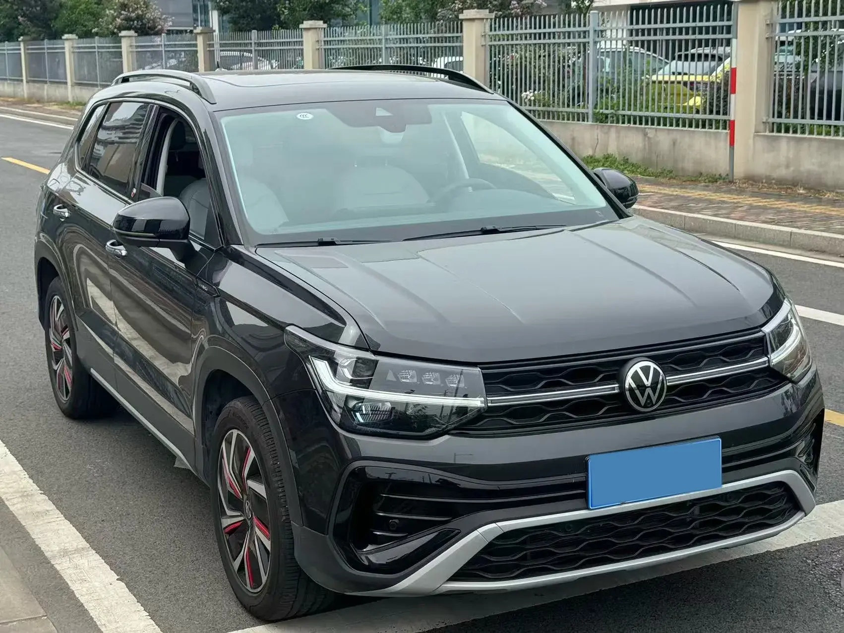 2024 VOLKSWAGEN THARU thumbnail 3