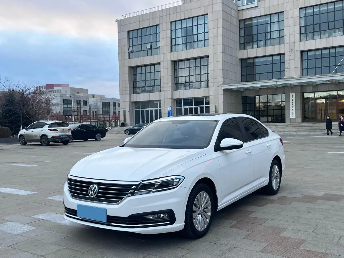 2019 Volkswagen Sagitar 1.2T 116HP L4 7DCT