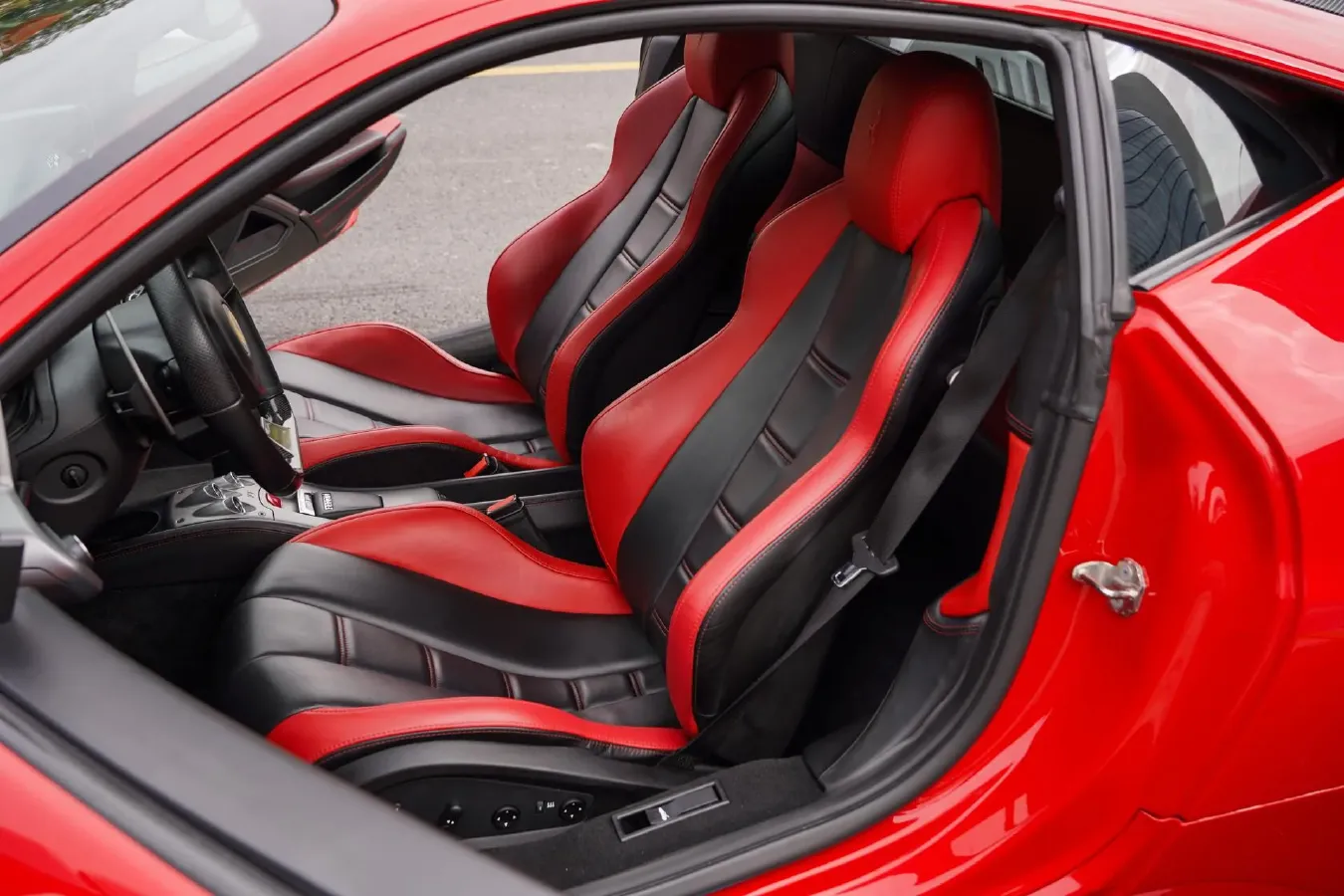 2011 Ferrari 458 4.5L 570HP V8 7DCT,autocango,china used car exporter,china ev exporter,chinese used car exporter,chinese used ev exporter