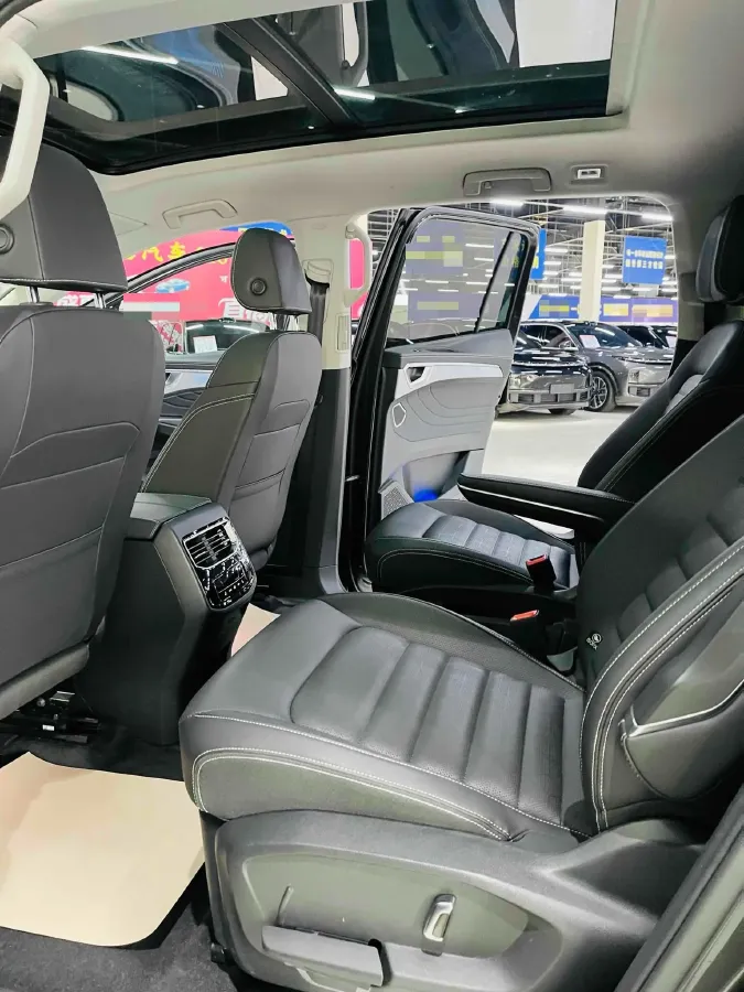 2025 Volkswagen Talagon 2.0T 220HP L4 7DCT,autocango,china used car exporter,china ev exporter,chinese used car exporter,chinese used ev exporter