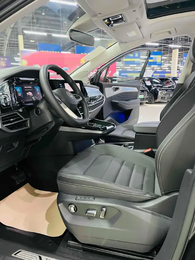 2025 Volkswagen Talagon 2.0T 220HP L4 7DCT,autocango,china used car exporter,china ev exporter,chinese used car exporter,chinese used ev exporter