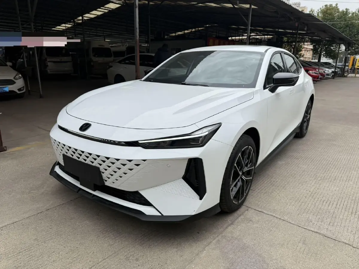 2024 ChangAn UNI-V iDD 1.5L 110HP L4 E-CVT PHEV 18.99KWH