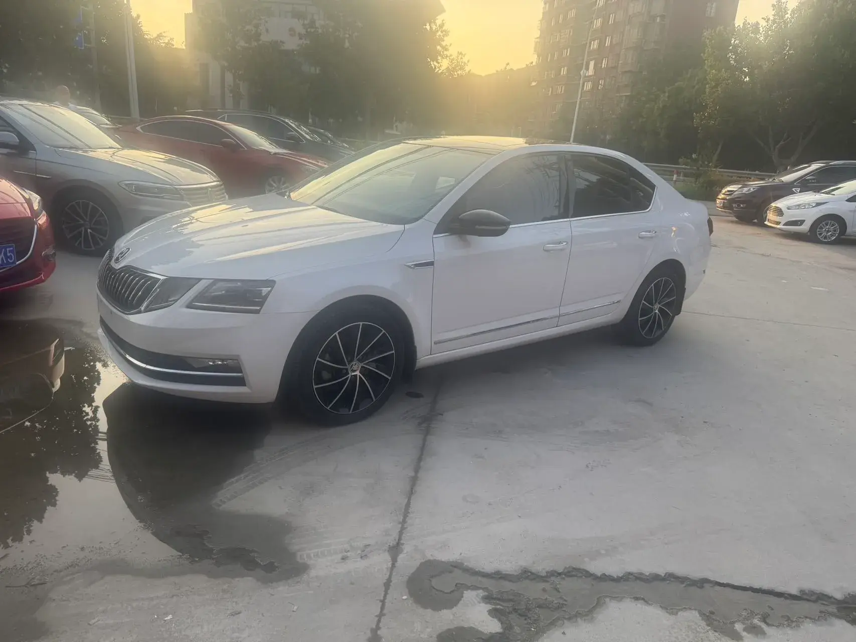 2020 SKODA OCTAVIA view 1