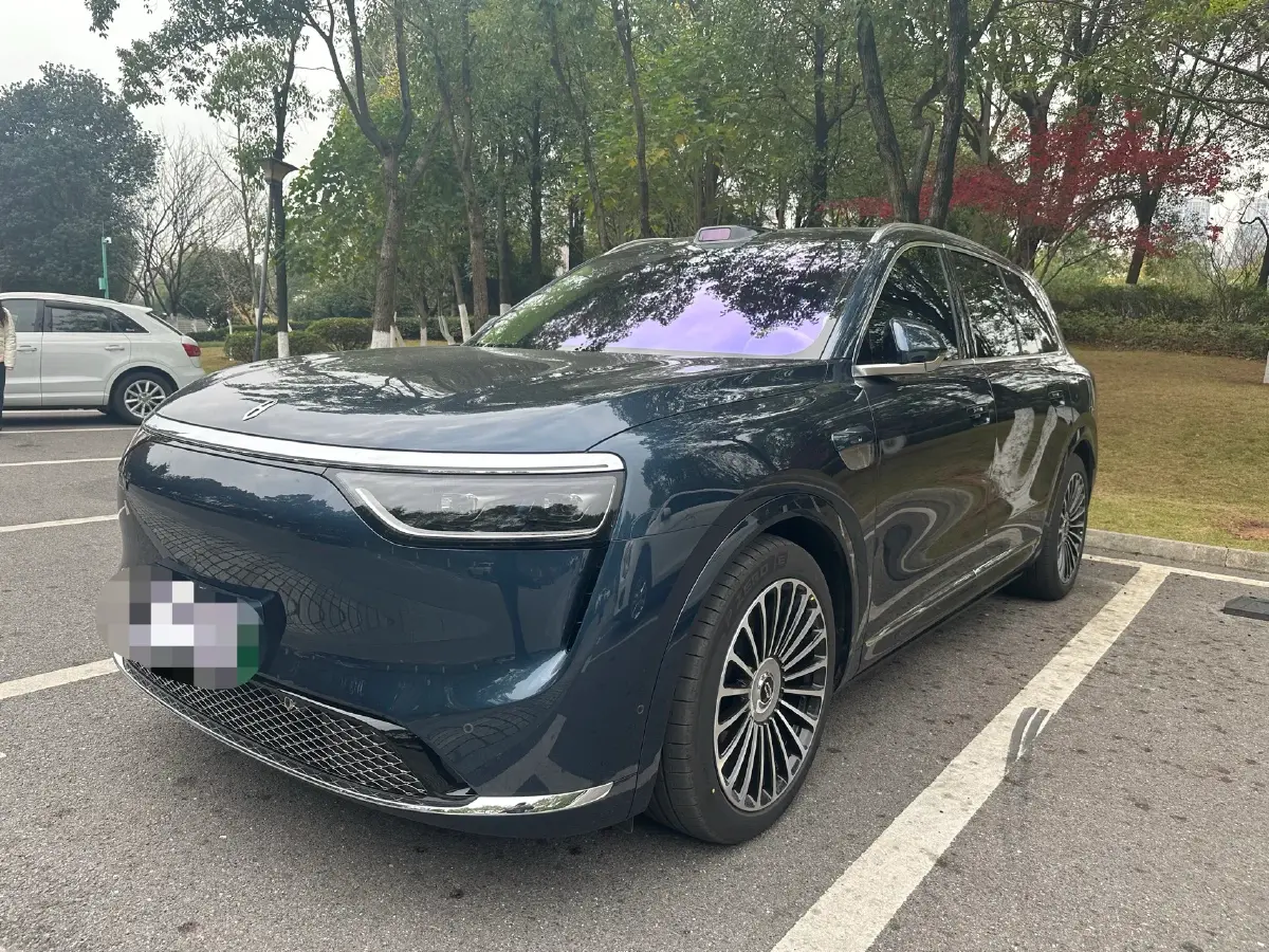 2025 AITO AITO M8 BEV