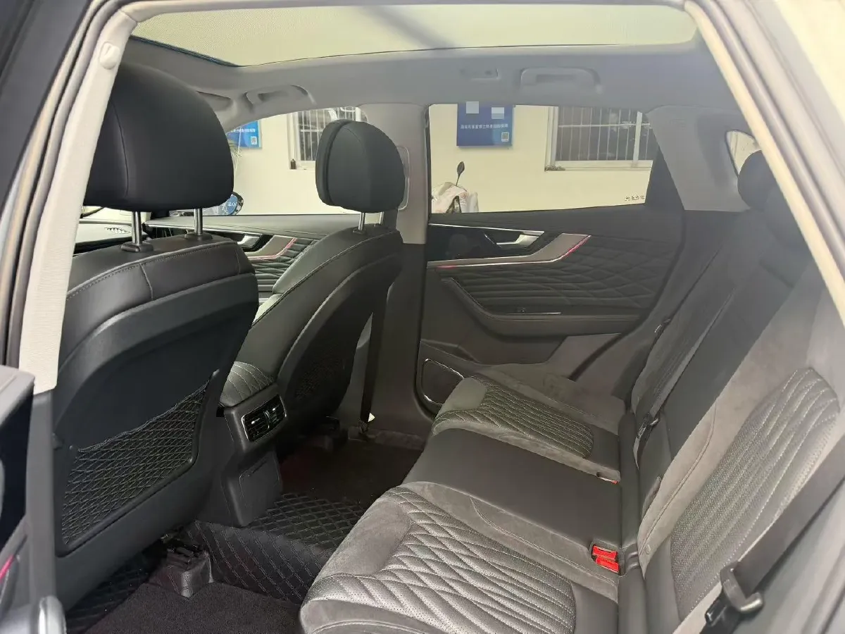 2022 HongQi HS5 2.0T 224HP L4 6AT,autocango,china used car exporter,china ev exporter,chinese used car exporter,chinese used ev exporter