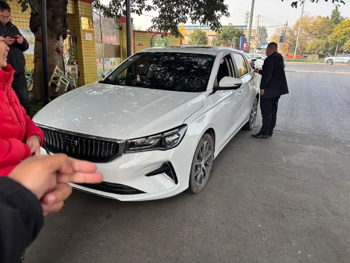 2022 Geely Emgrand 1.5L 114HP L4 CVT