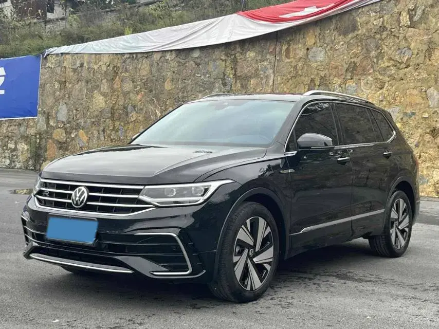 2023 Volkswagen Tiguan L 2.0T 186HP L4 7DCT 2023 Volkswagen Tiguan L 2.0T 186HP L4 7DCT