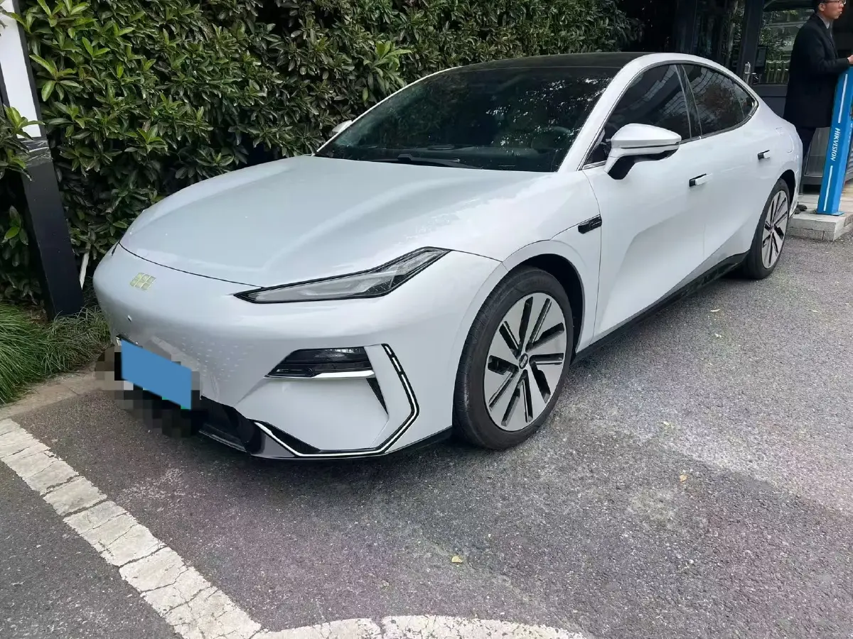 2024 Geely Galaxy E8 BEV 76KWH