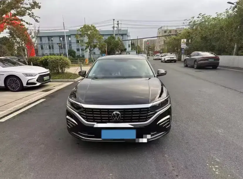 2023 VOLKSWAGEN PASSAT thumbnail 2