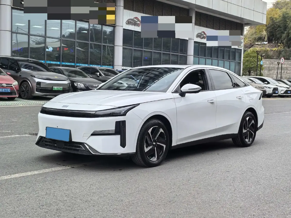 2024 Geely Galaxy L6 1.5T 163HP L4 3DHT PHEV