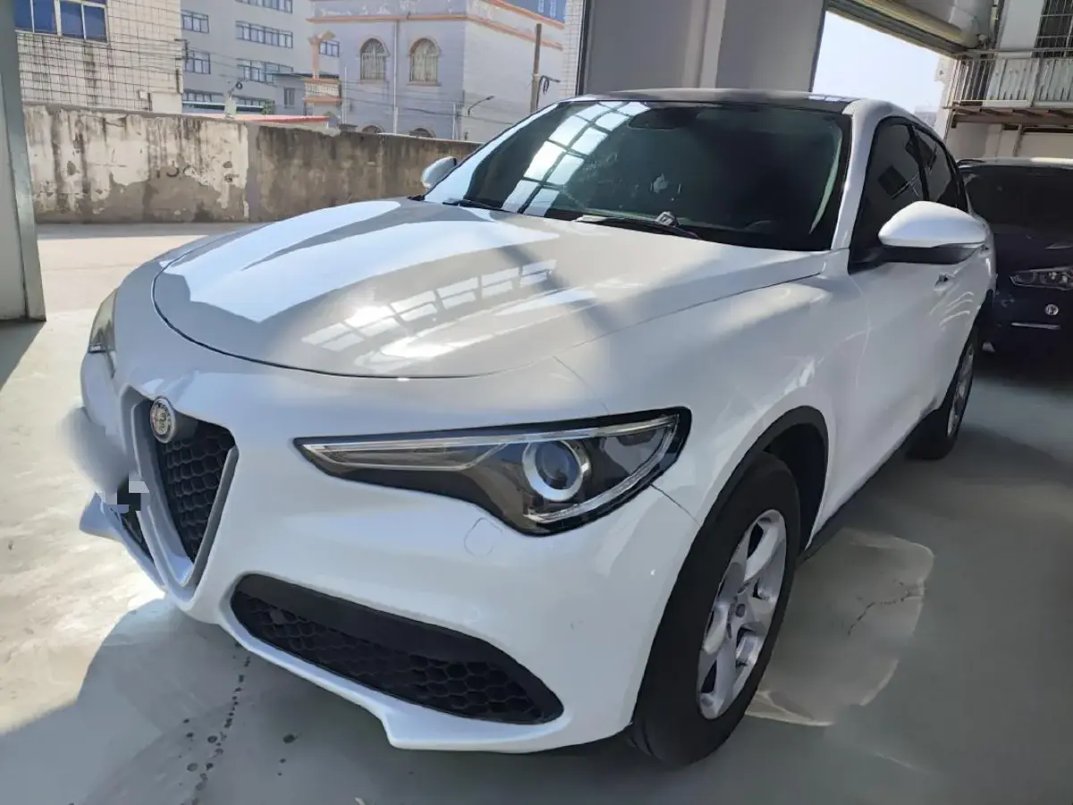 2017 Jaguar XE 2.0T 240HP L4 8AT