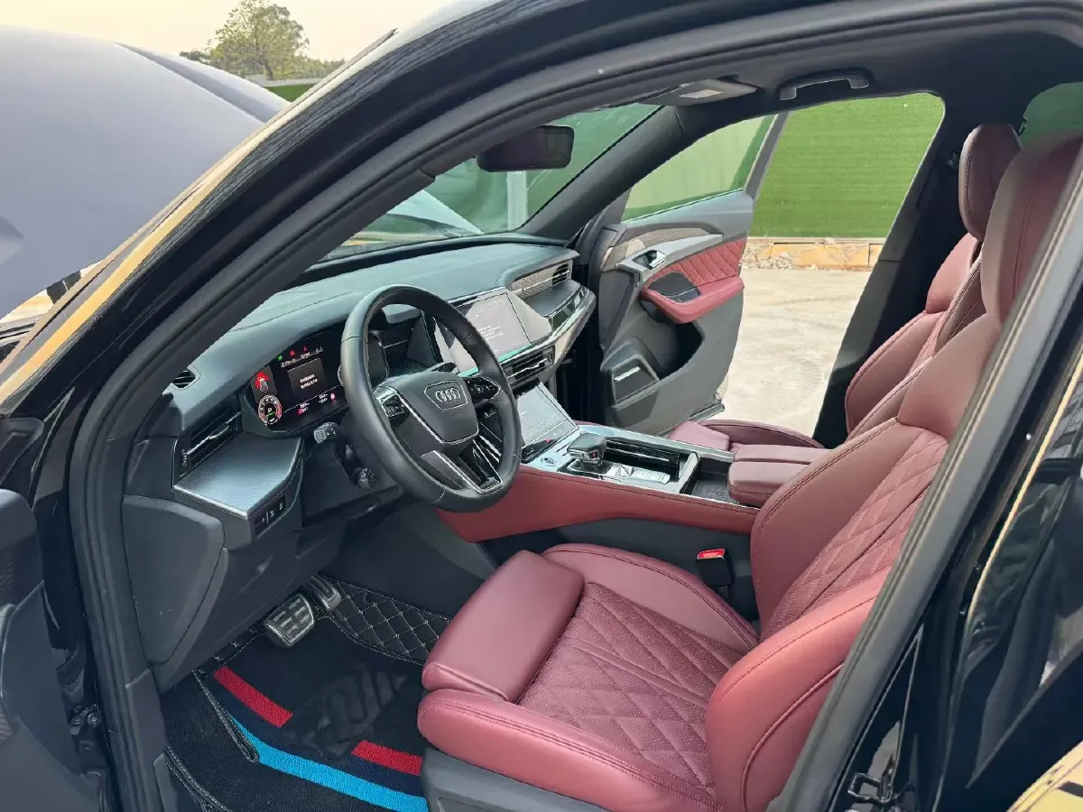 2024 Audi Q6 2.0T 265HP L4 7DCT,autocango,china used car exporter,china ev exporter,chinese used car exporter,chinese used ev exporter