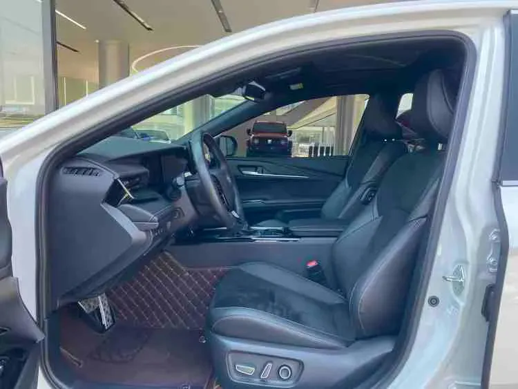 2024 Toyota Camry 2.0L 152HP L4 E-CVT Hybrid,autocango,china used car exporter,china ev exporter,chinese used car exporter,chinese used ev exporter