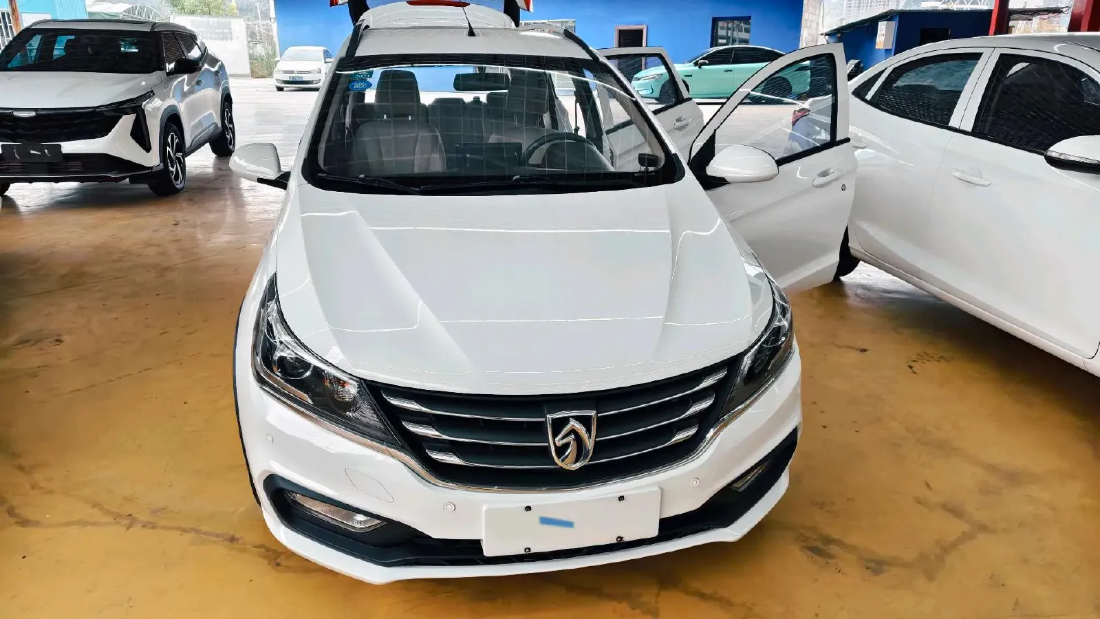 2017 BaoJun 310W 1.5L 112HP L4 6MT,autocango,china used car exporter,china ev exporter,chinese used car exporter,chinese used ev exporter