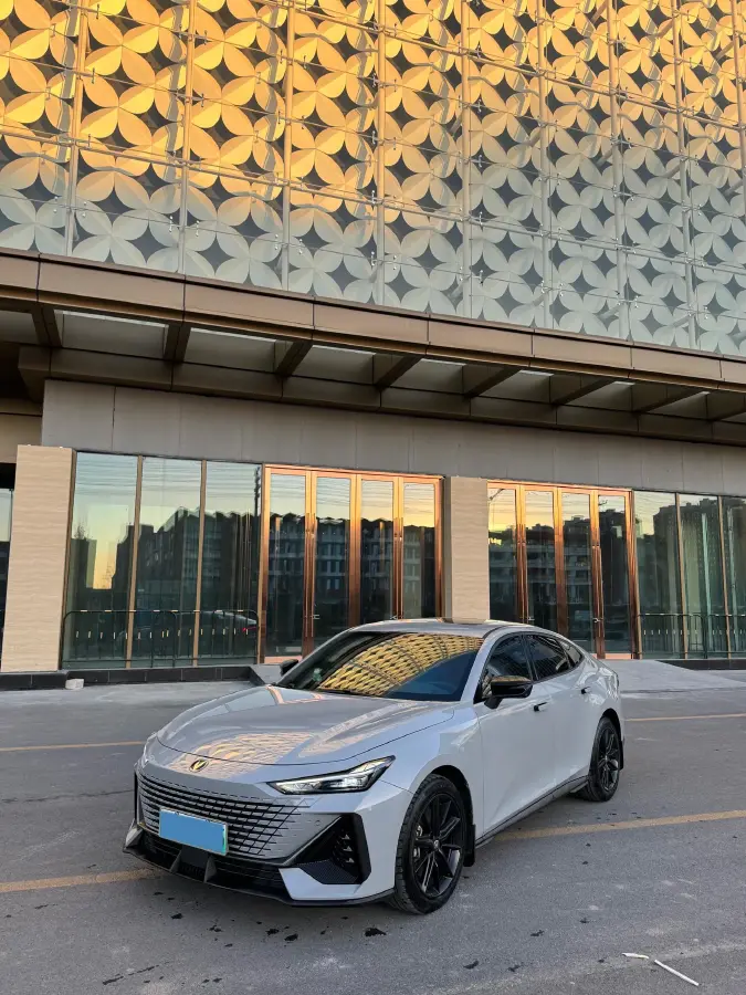 2023 ChangAn UNI-V iDD 1.5T 170HP L4 6TCT PHEV 18.4KWH