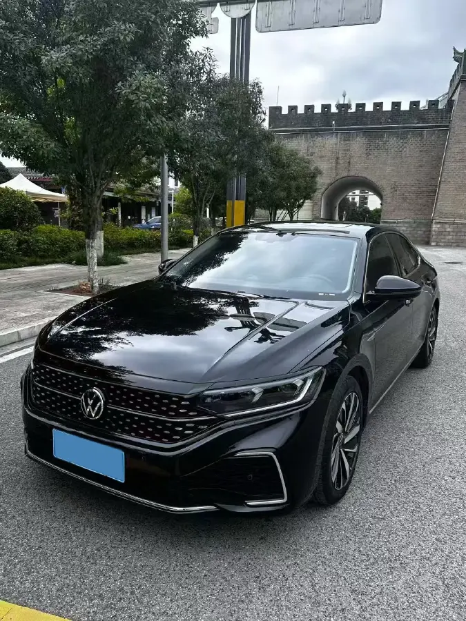 2023 Volkswagen Passat 2.0T 186HP L4 7DCT