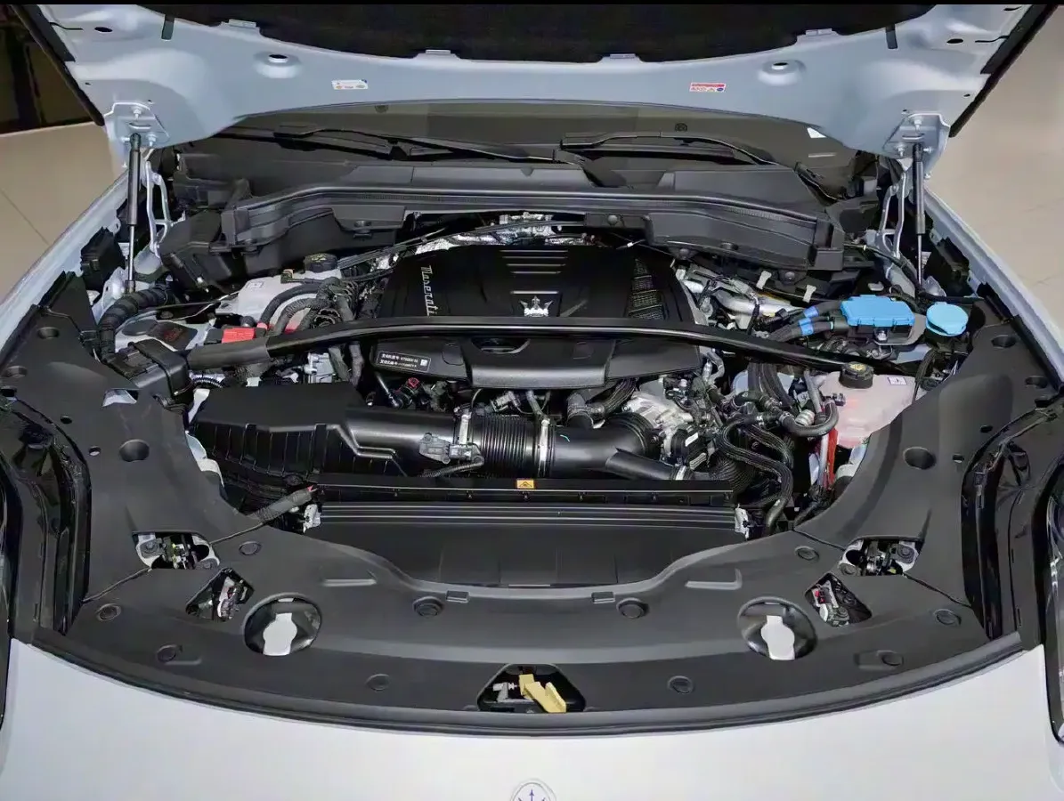 2023 Maserati Grecale 2.0T 300HP L4 8AT,autocango,china used car exporter,china ev exporter,chinese used car exporter,chinese used ev exporter