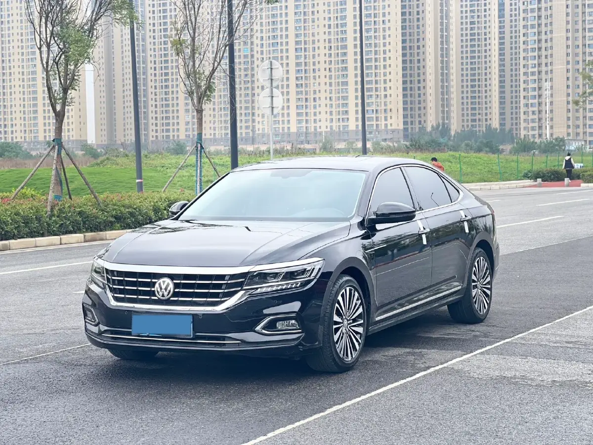 2019 Volkswagen Passat 2.0T 220HP L4 7DCT