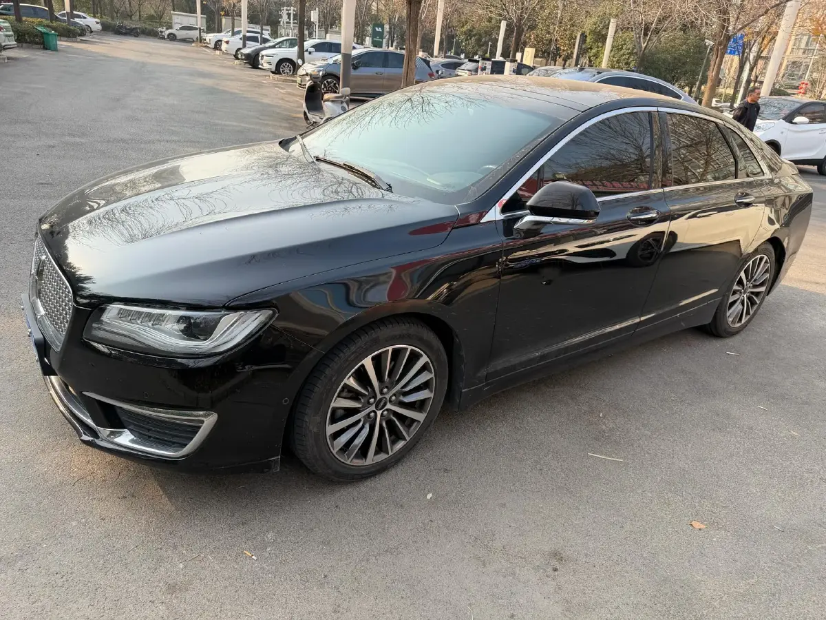 2019 Lincoln MKZ 2.0T 196HP L4 6AT