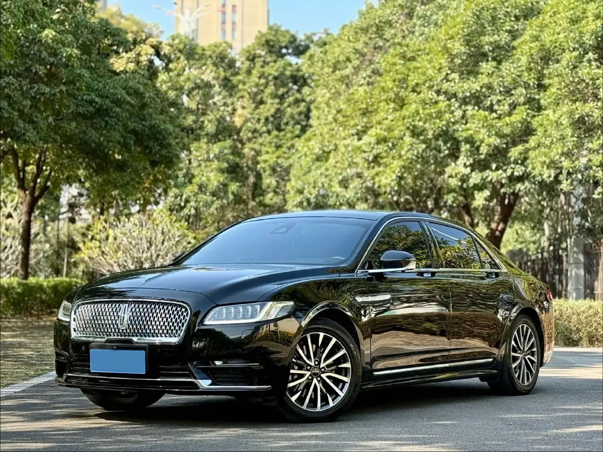 2017 Lincoln Continental 2.0T 261HP L4 6AT