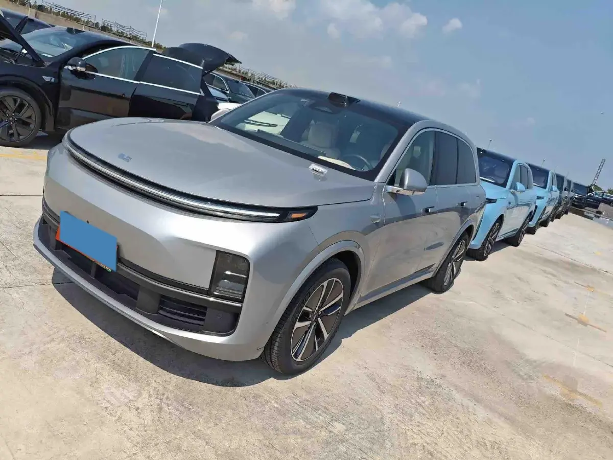 2024 Toyota Granvia 2.5L 189HP L4 E-CVT Hybrid