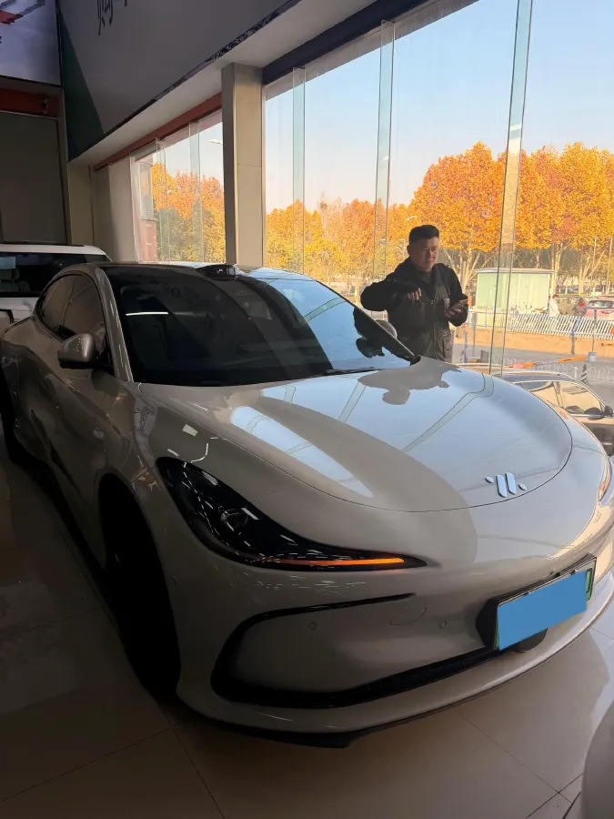 2024 IM L6 BEV 75KWH,autocango,china used car exporter,china ev exporter,chinese used car exporter,chinese used ev exporter