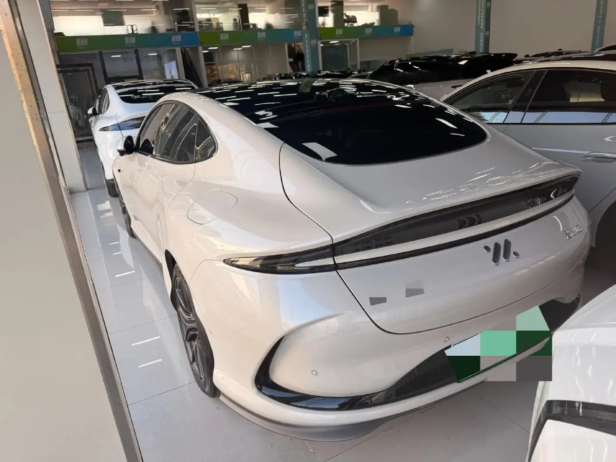 2024 IM L6 BEV 75KWH,autocango,china used car exporter,china ev exporter,chinese used car exporter,chinese used ev exporter