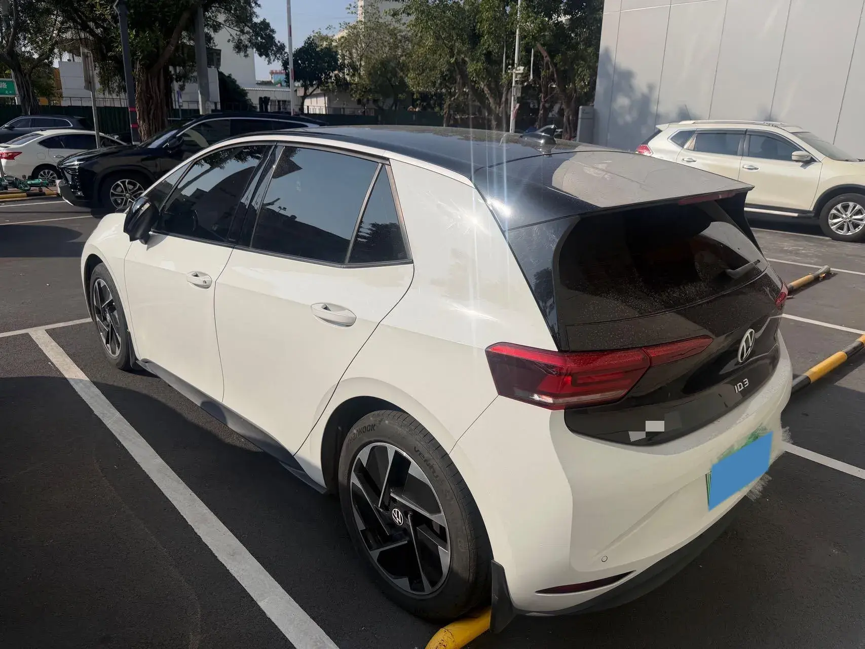 2024 VOLKSWAGEN ID.3 thumbnail 4