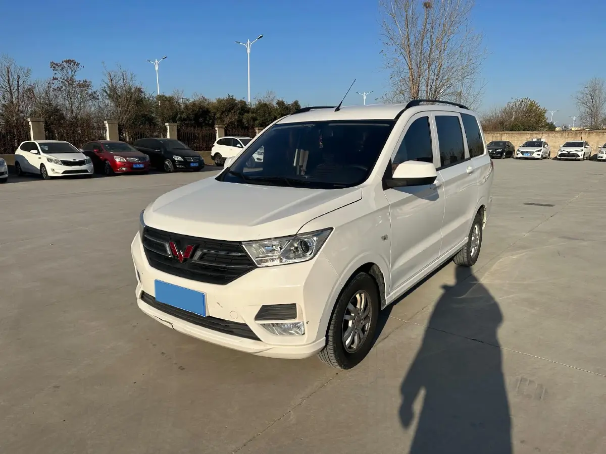 2021 WuLing RongGuang New Truck 1.5L 99HP L4 5MT