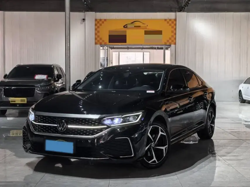 2024 Volkswagen Passat 2.0T 220HP L4 7DCT