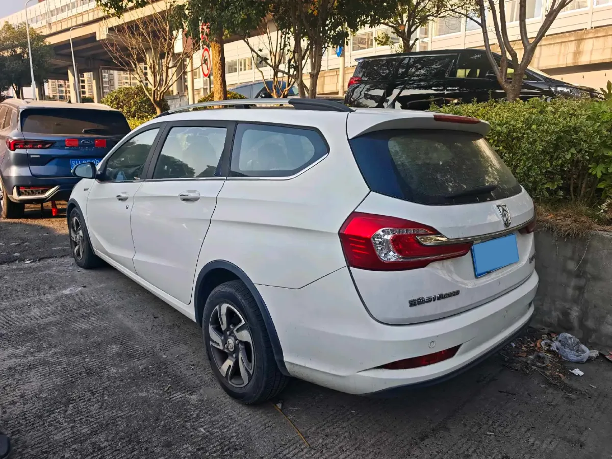 2017 BaoJun 310W 1.5L 112HP L4 6MT,autocango,china used car exporter,china ev exporter,chinese used car exporter,chinese used ev exporter