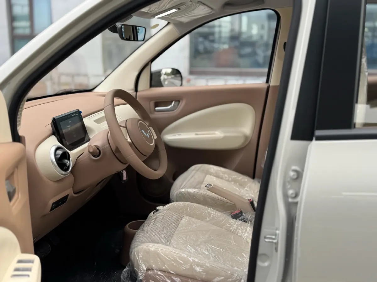 2025 WuLing HongGuang MINI EV BEV 16.2KWH,autocango,china used car exporter,china ev exporter,chinese used car exporter,chinese used ev exporter