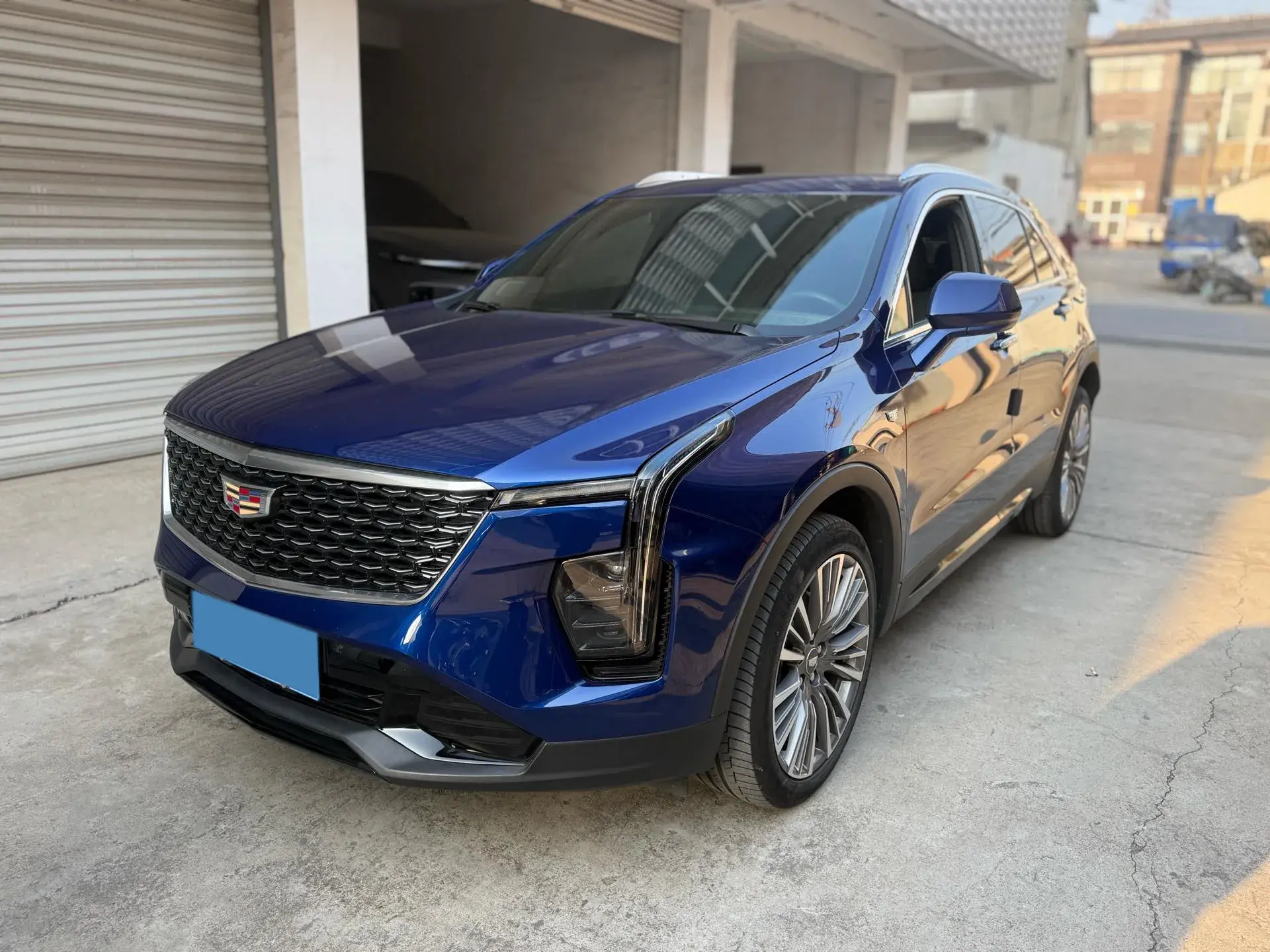 2024 CADILLAC XT4 view 1