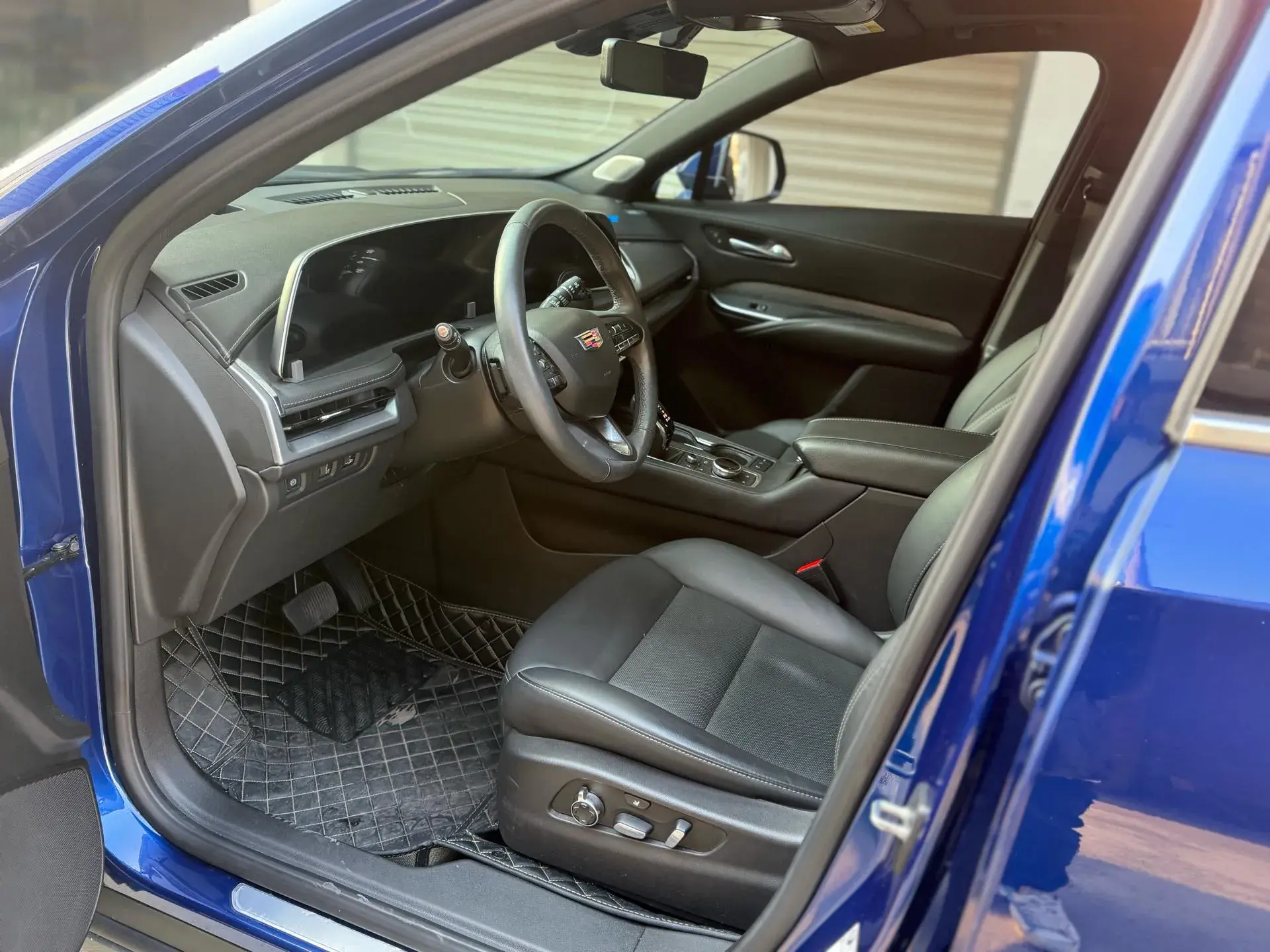 2024 CADILLAC XT4 thumbnail 4