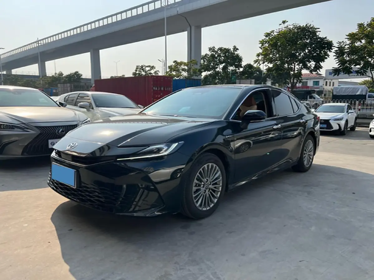 2024 Toyota Camry 2.0L 152HP L4 E-CVT Hybrid