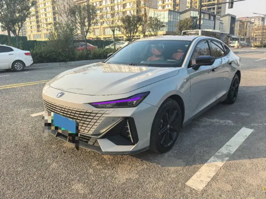 2023 ChangAn UNI-V iDD 1.5T 170HP L4 6TCT PHEV 18.4KWH