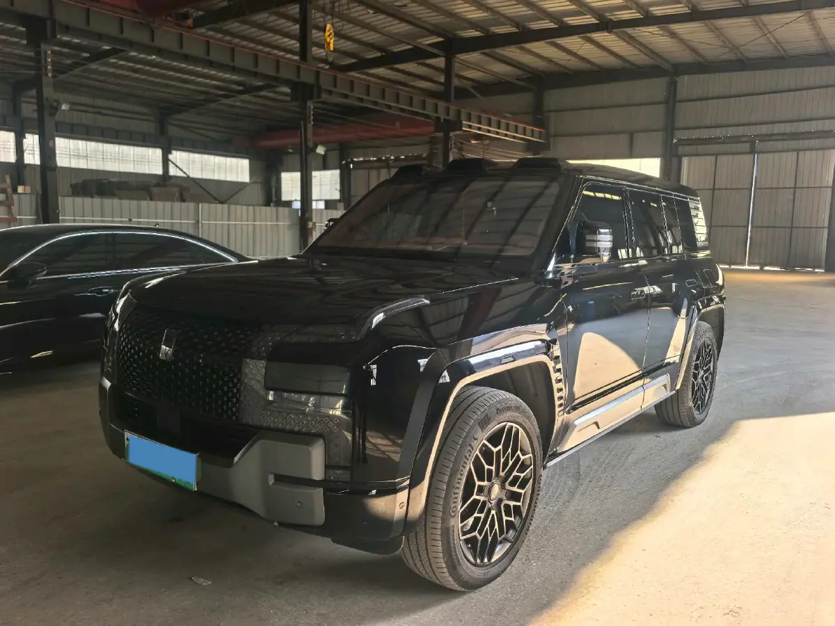 2024 YangWang U8 2.0T 272HP L4 REEV 49.05KWH
