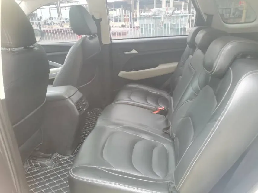 2019 BaoJun 530 1.5T 150HP L4 6MT,autocango,china used car exporter,china ev exporter,chinese used car exporter,chinese used ev exporter