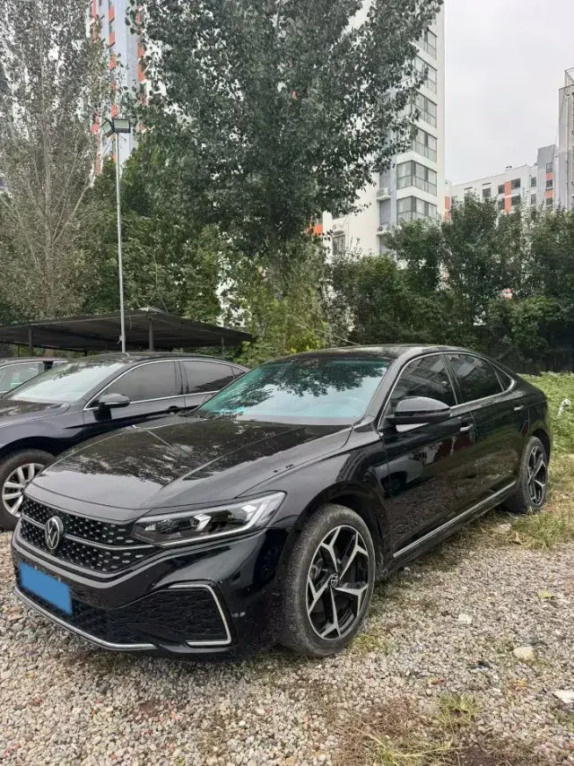 2023 Volkswagen Passat 2.0T 186HP L4 7DCT