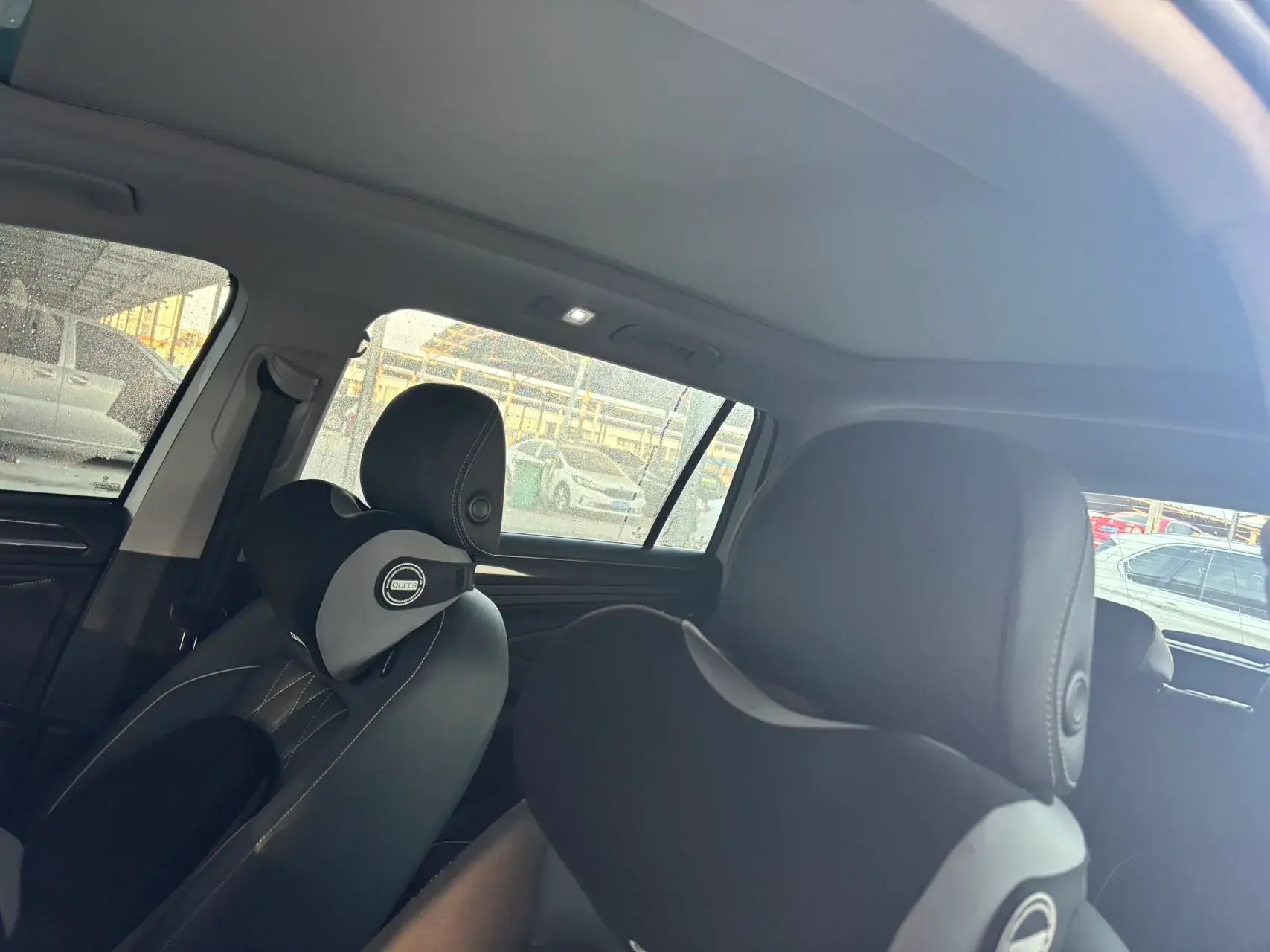 2023 VOLKSWAGEN TIGUAN thumbnail 3