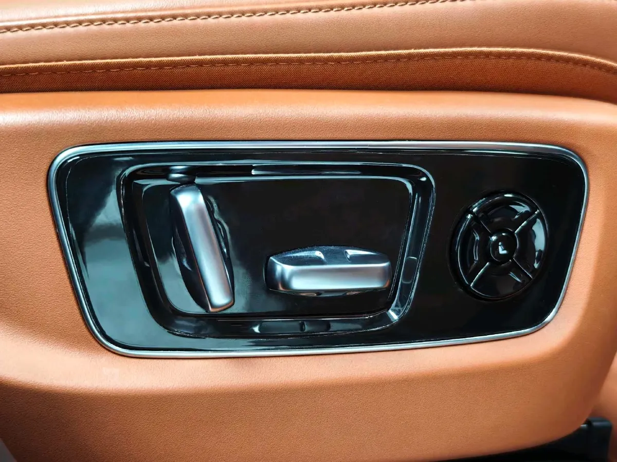 2024 Volvo S60 2.0T 197HP L4 7DCT,autocango,china used car exporter,china ev exporter,chinese used car exporter,chinese used ev exporter