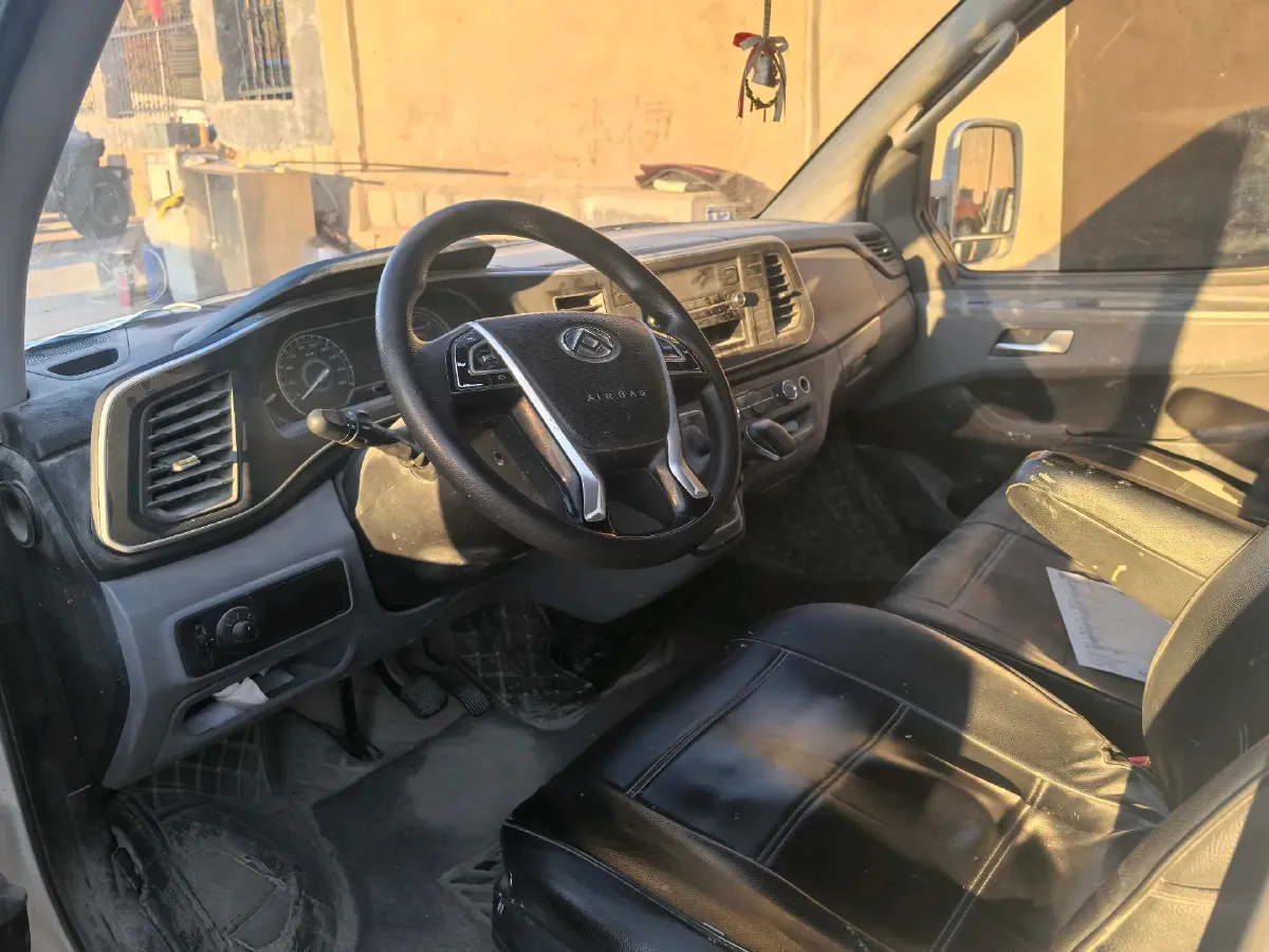 2023 MAXUS XinTu V80 2.0T 127HP L4 6MT,autocango,china used car exporter,china ev exporter,chinese used car exporter,chinese used ev exporter