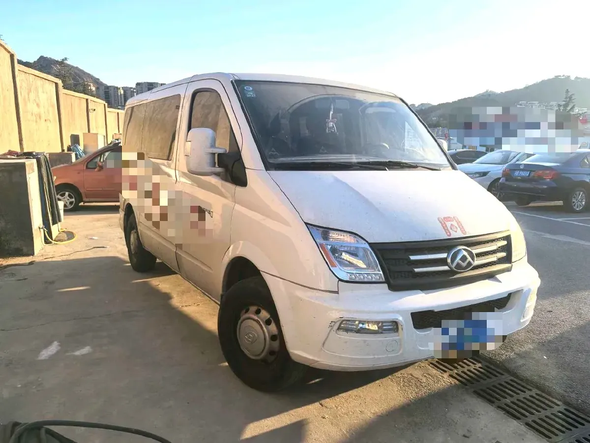 2023 MAXUS XinTu V80 2.0T 127HP L4 6MT,autocango,china used car exporter,china ev exporter,chinese used car exporter,chinese used ev exporter