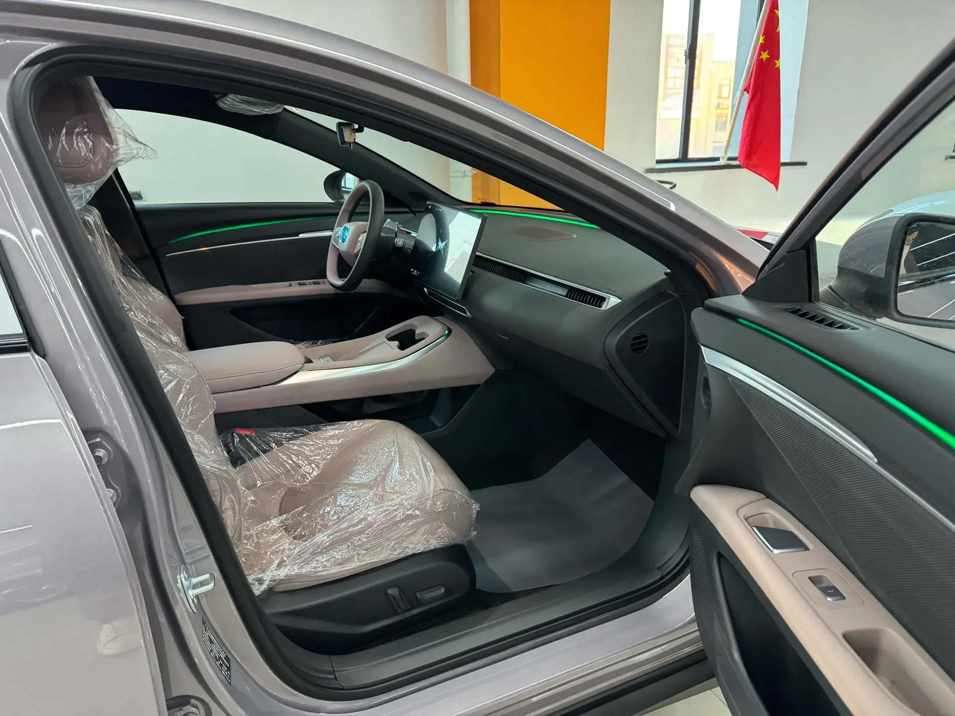 2025 XPENG MONA thumbnail 2